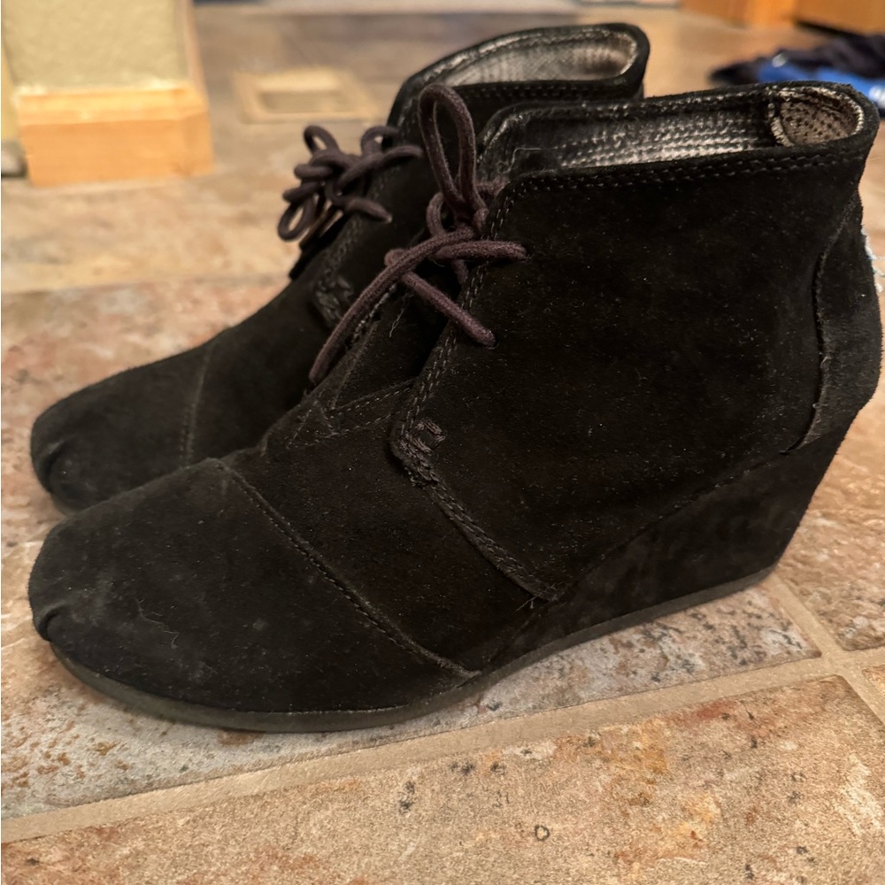 Toms suede wedge
